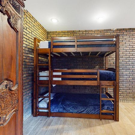 Smoky Mountain Castle Caretaker'S Apartment Sevierville Ngoại thất bức ảnh